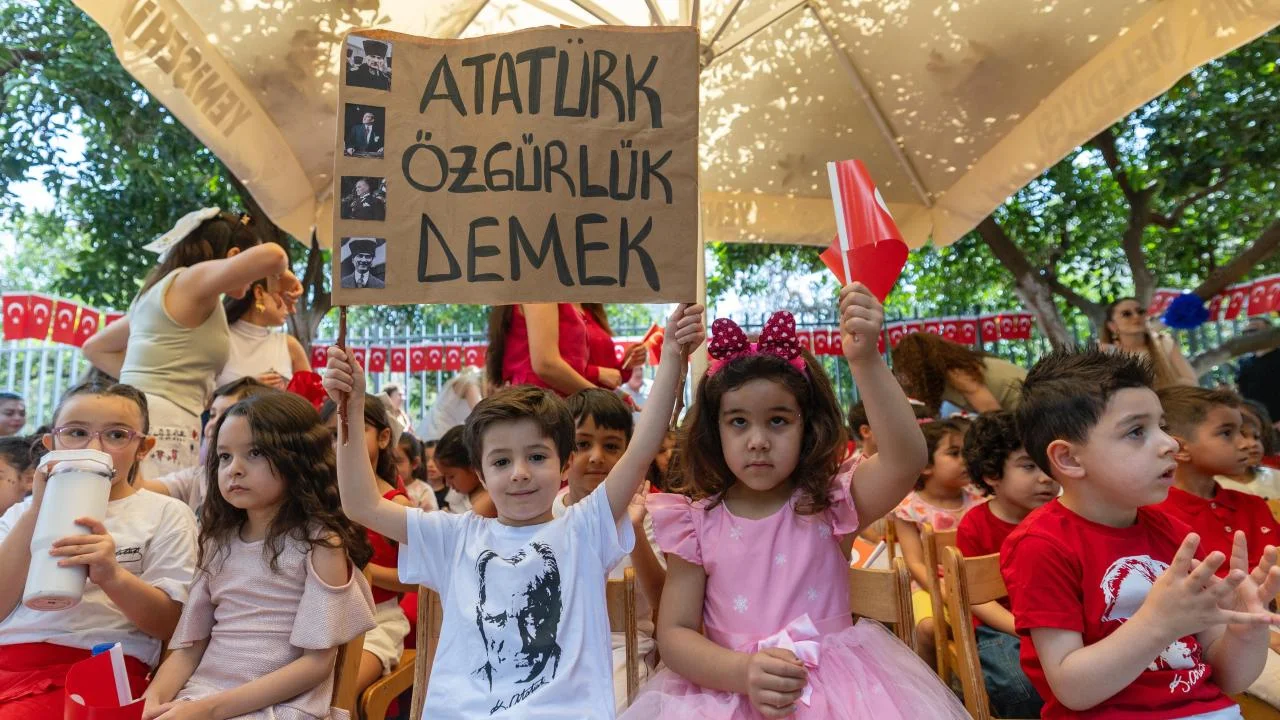 Başkan Abdullah Özyiğit, BETEM’lerde çocukların bayram coşkusuna ortak oldu