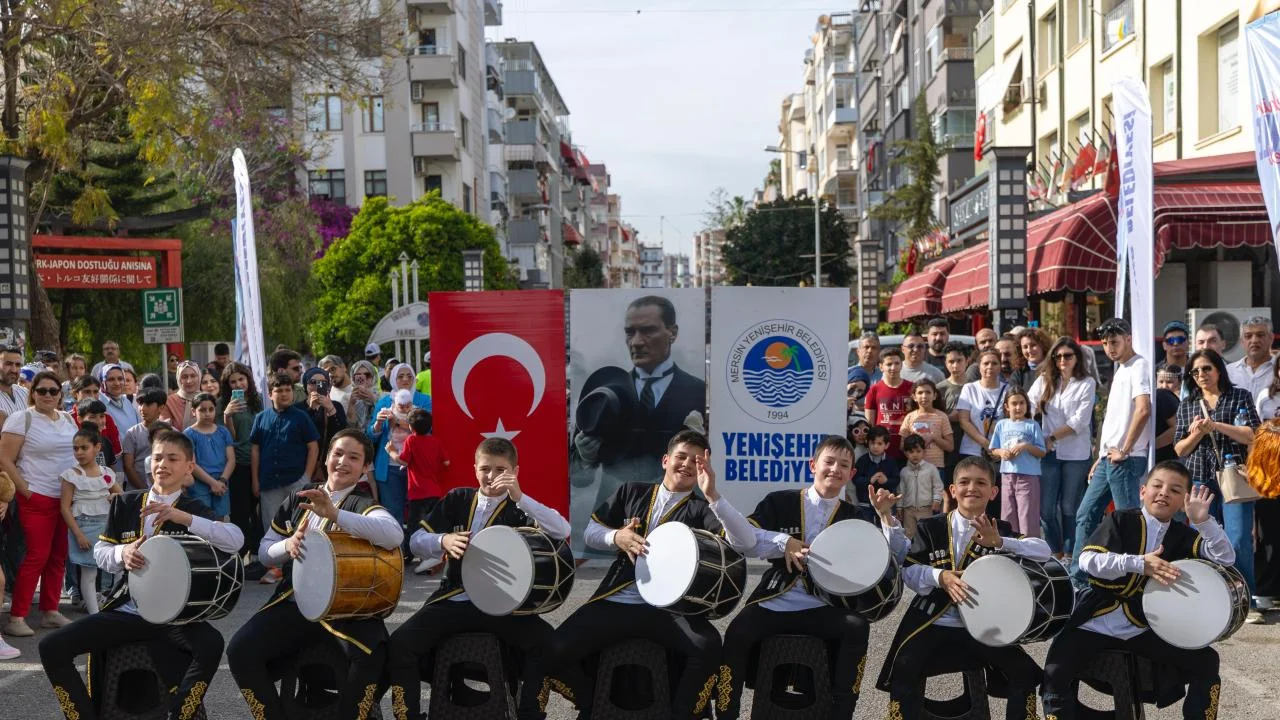 7 ülkeden çocuklar 23 Nisan’ı Yenişehir sokaklarında kutladı