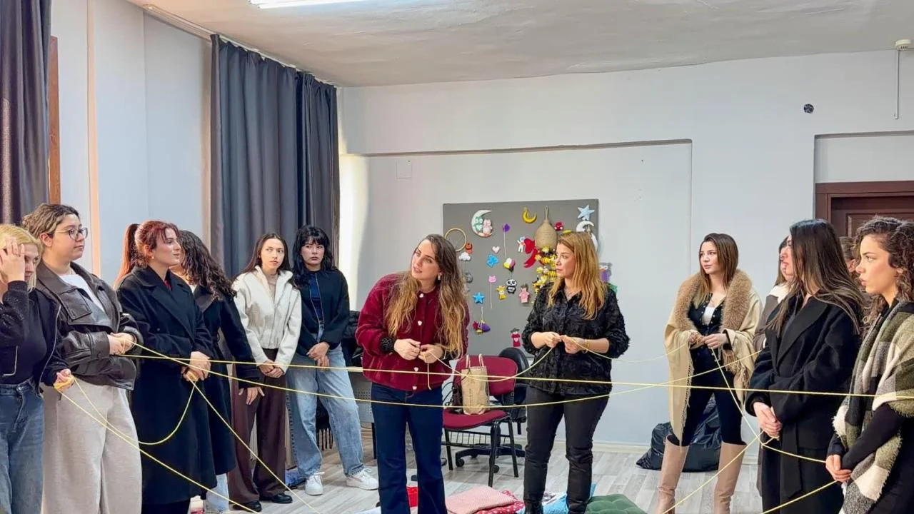 Yenişehir’de genç kadınlara ‘Güvenli ilişki’ rehberi