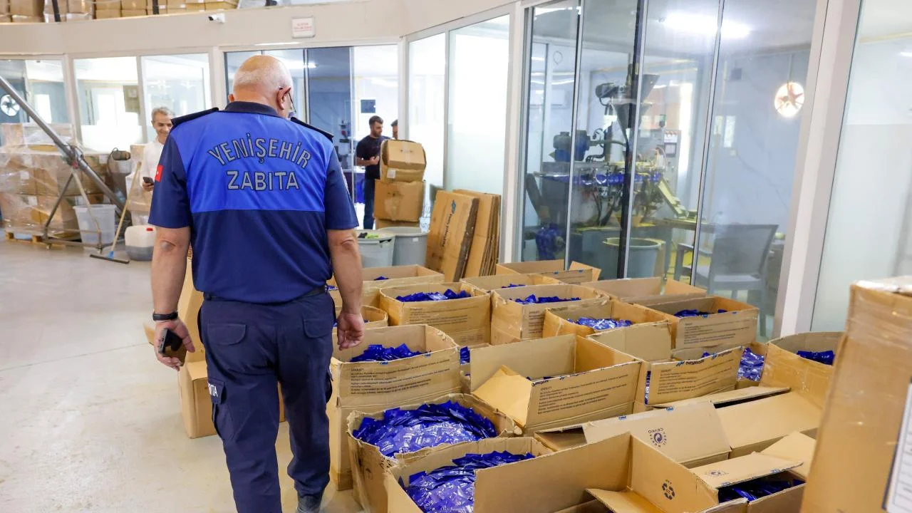 Yenişehir Belediyesi ruhsatsız gıda takviyesi üreten tesisi mühürledi