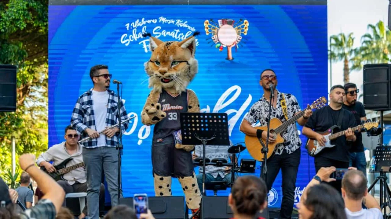 Kushimoto Sokak Sanatçıları Festivali bu yıl da on binlerce kişiyi ağırladı