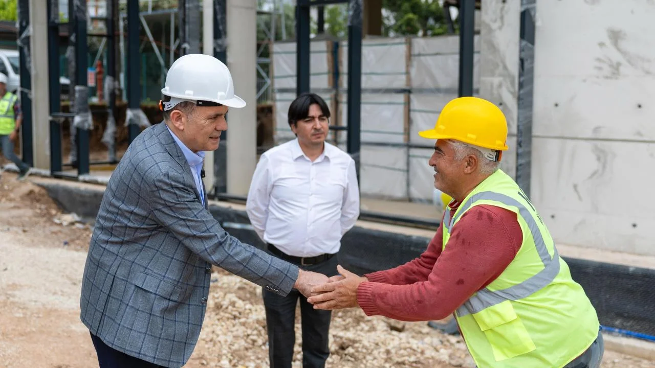 Başkan Abdullah Özyiğit, inşaatı devam eden projeleri yerinde inceledi