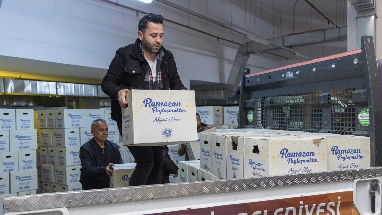 Yenişehir Belediyesi Ramazan ayında da dar gelirli ailelerin yanında