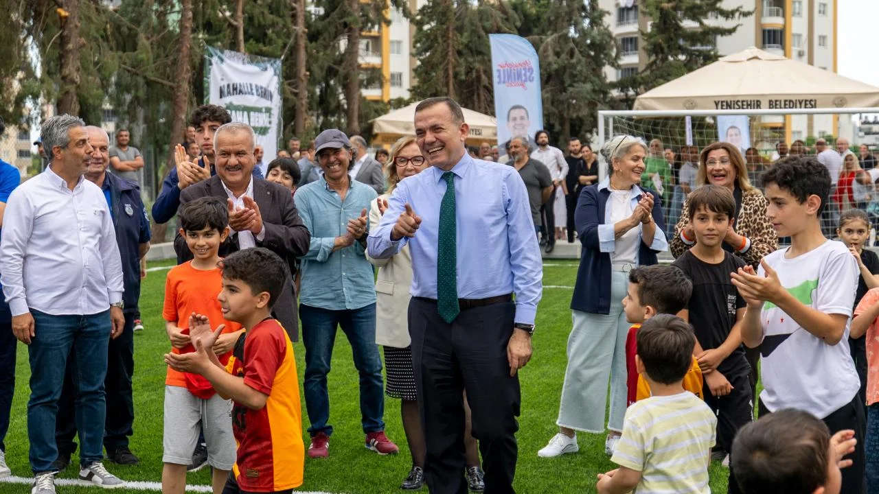 Başkan Özyiğit, çocukların halı saha talebini geri çevirmedi