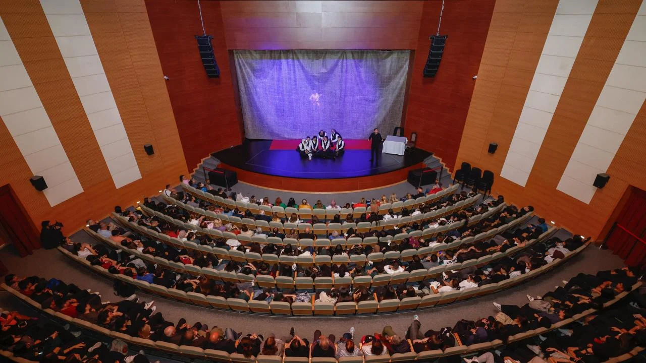Yenişehir Belediyesi “Akif” oyununu öğrencilerle buluşturdu