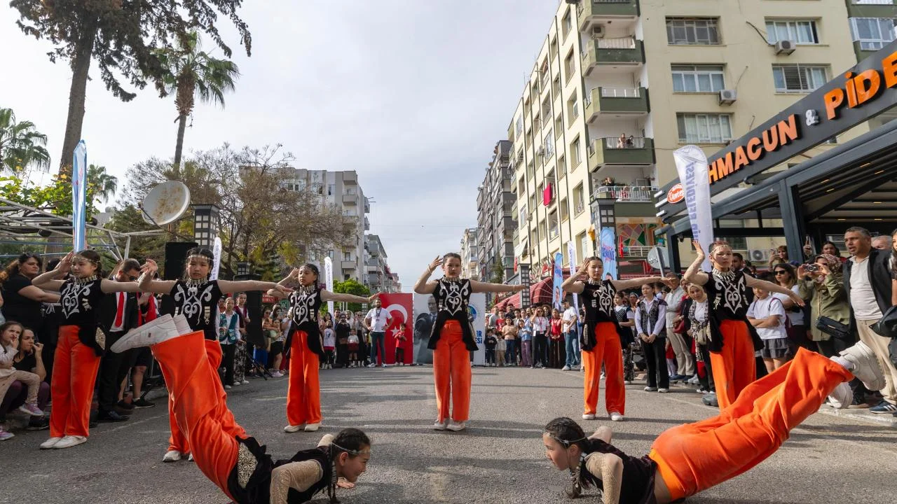 7 ülkeden çocuklar 23 Nisan’ı Yenişehir sokaklarında kutladı